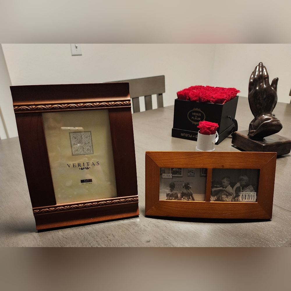 Bundle of 2 Picture Frames